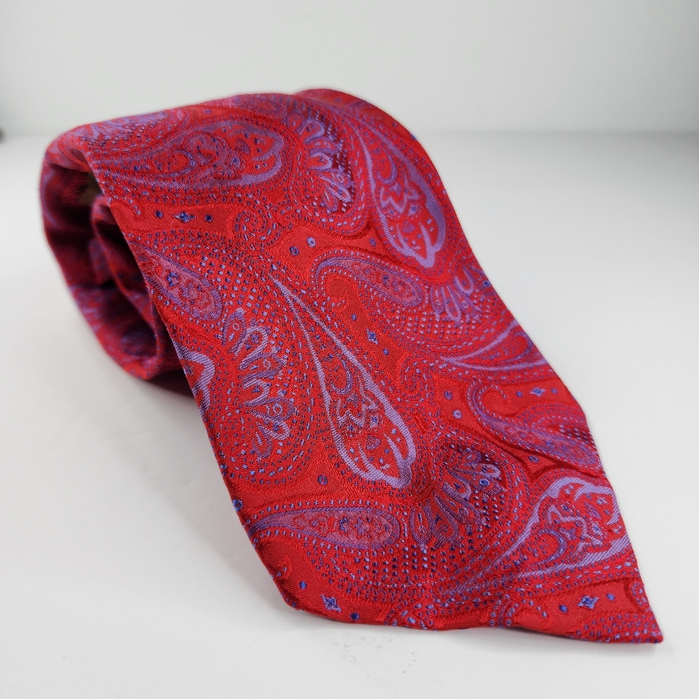 TASSO ELBA Red Paisley Silk Tie.
